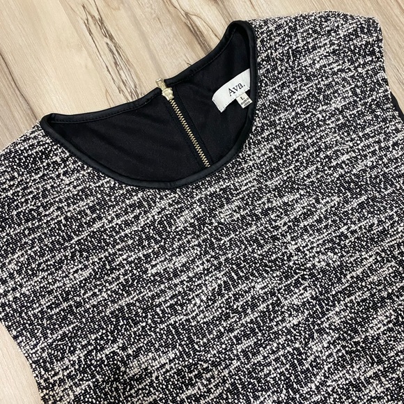 Black and White Ava Fitted Dress in Size Large, Stretch Material, Worn Once - Picture 2 of 6